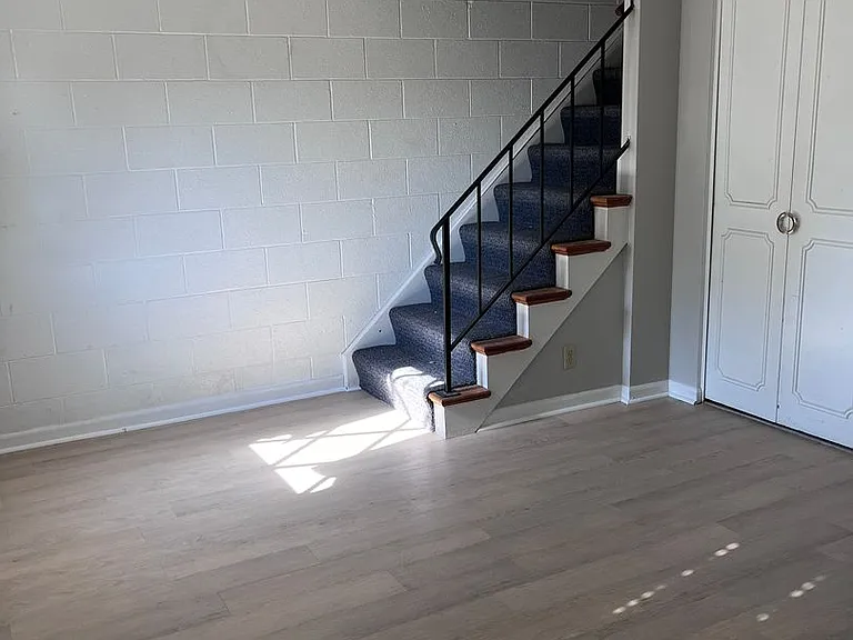 2100 W Bremer Ave — Photo 3