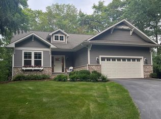 8711 Chambers Rd, Pinckney, MI 48169