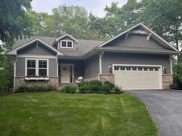 8711 Chambers Rd, Pinckney, MI 48169