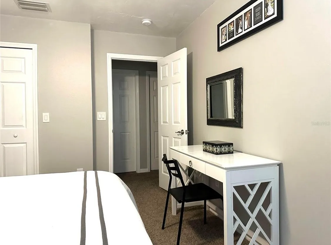 3 bed, 1364 sqft, $2,200 — Photo 2