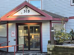 318 SW Lorry Greenberg Dr #418, Ottawa, ON K1T 2R5
