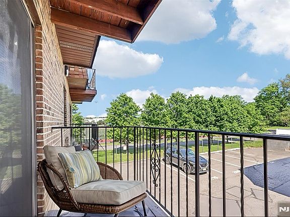 3rd image of 825 Riverside Ave APT 204