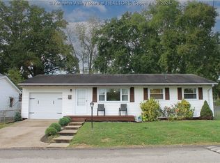 141 Caroline Cir, Hurricane, WV 25526