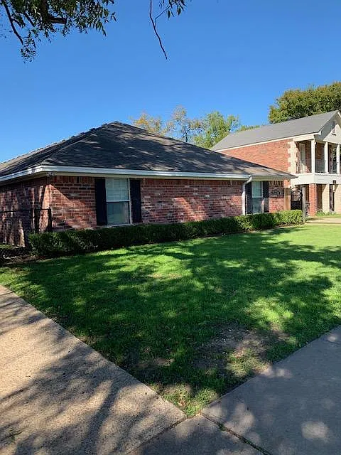 4 bed, 2100 sqft, $2,400 — Photo 1