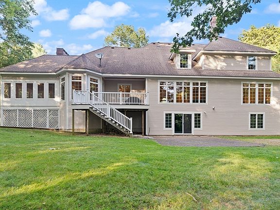 2nd image of 2 New Meadow Ln