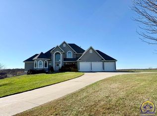 5213 NW North Pointe Dr, Topeka, KS 66618