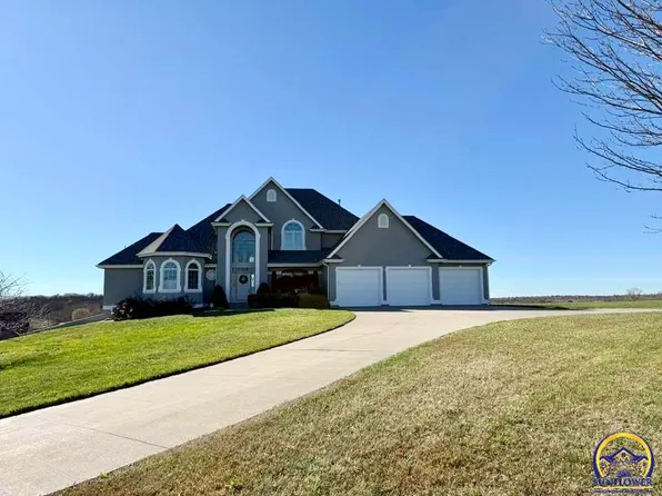 5213 NW North Pointe Dr, Topeka, KS 66618