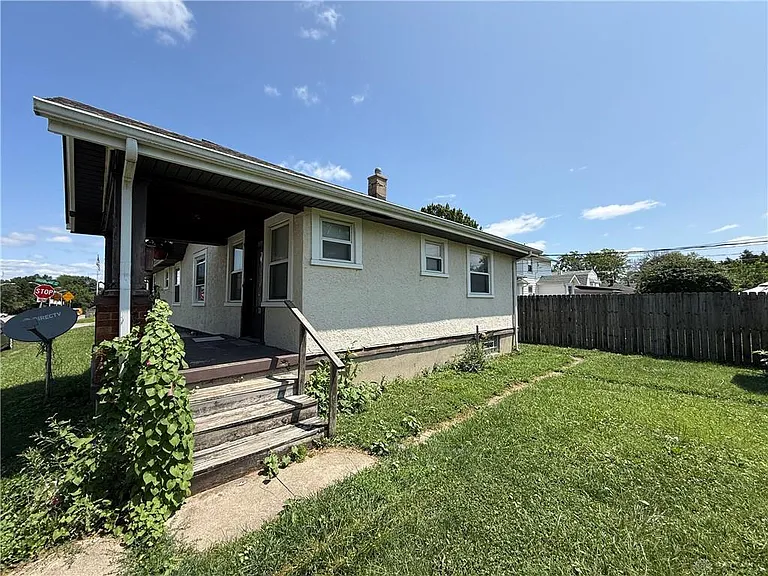 2406 Glenarm Ave — Photo 3
