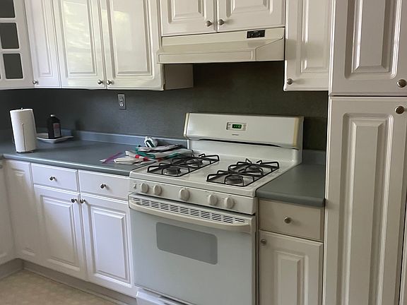 2nd image of 45 Paterson Ave Floor 2