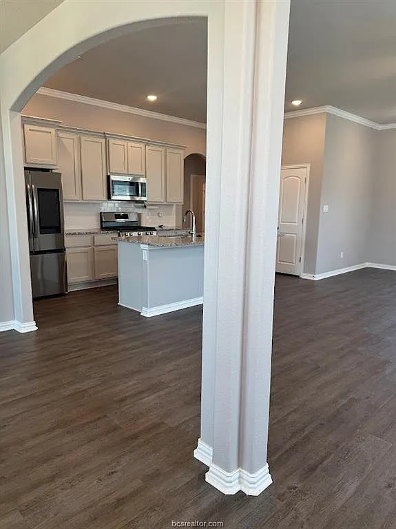 3 bed, 2.0 bath, 1633 sqft, $2,250 — Photo 3