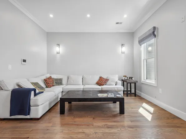 218 Hancock Avenue image 5 of 36