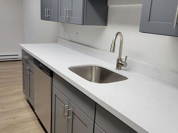 4th image of 2031 Franklin Ave E APT 202