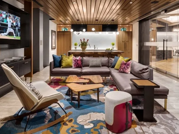 888 Main Street image 30 of 40