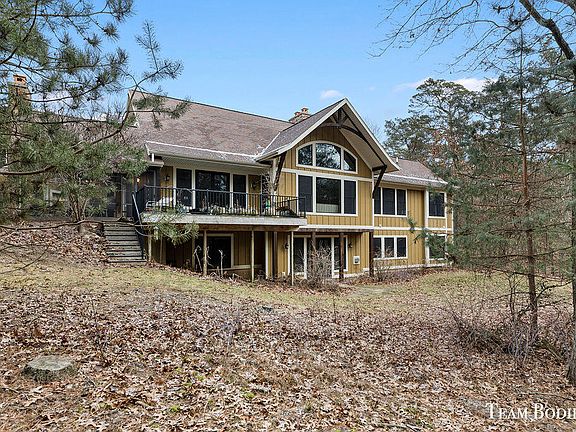 3rd image of 7420 Valle Del Pino Dr NE