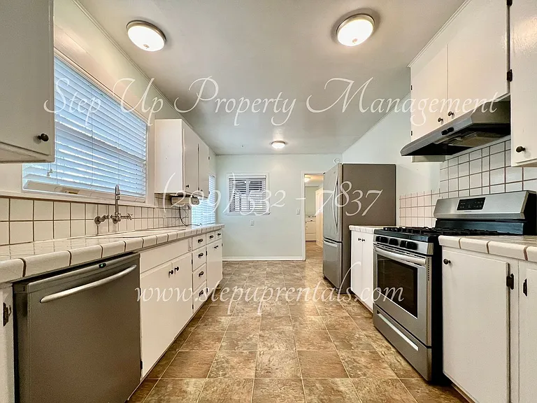 273 Lyons St — Photo 6
