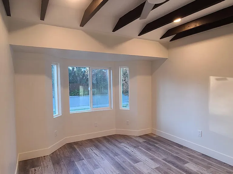 1402 Clara Ln — Photo 10