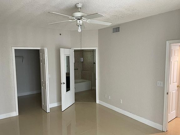 4th image of 3255 NE 184th St APT 12307