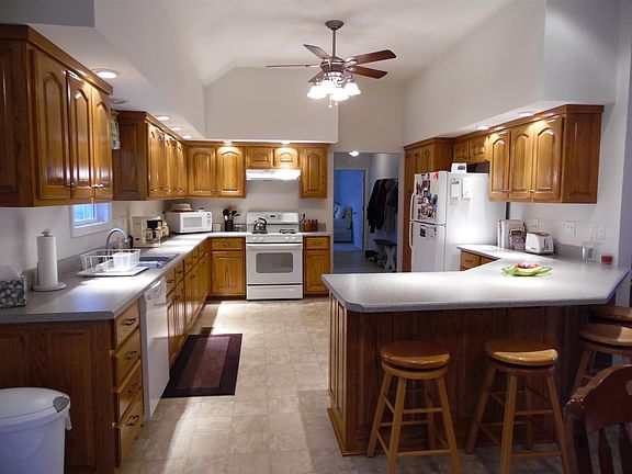 5th image of 183 Edgewood Dr