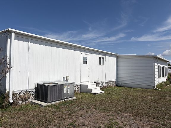 4th image of 3030 Saralake Dr N #116