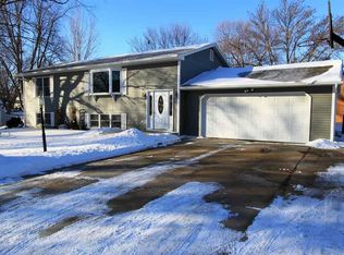 1205 Delta Dr, Cedar Falls, IA 50613