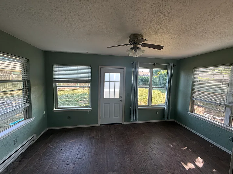 204 Redbud St — Photo 14