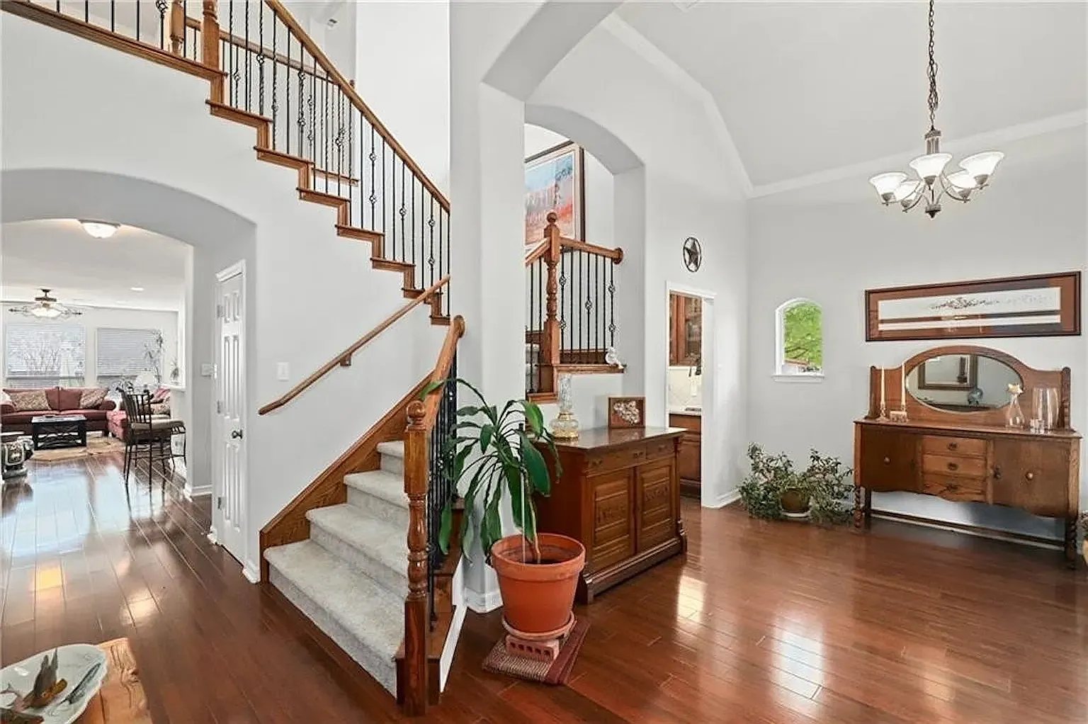 4 bed, 2850 sqft, $2,594 — Photo 4