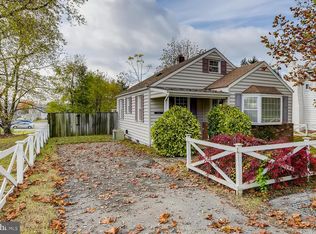 8476 Greenway Rd, Pasadena, MD 21122