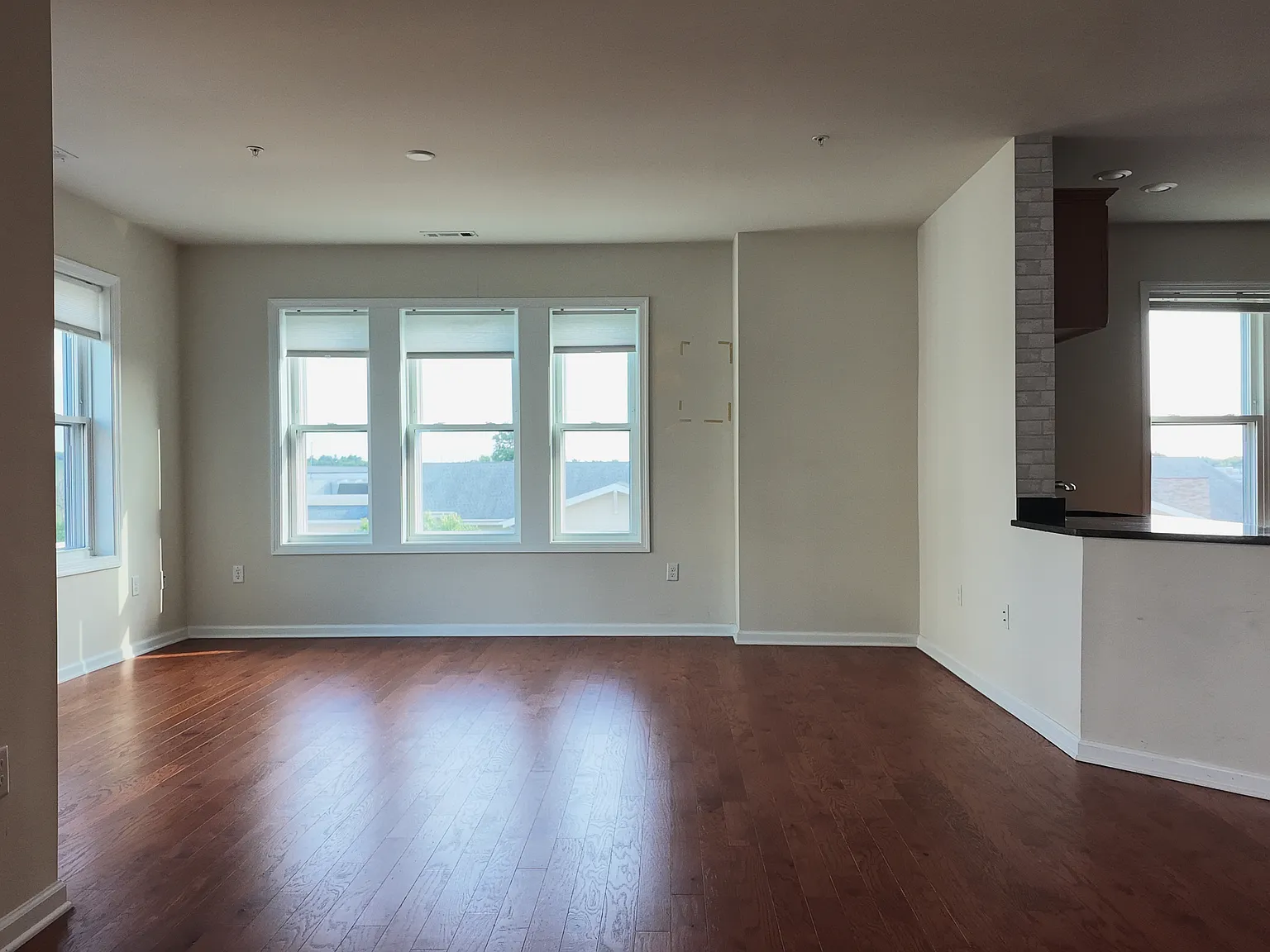 120 University Ave — Photo 3