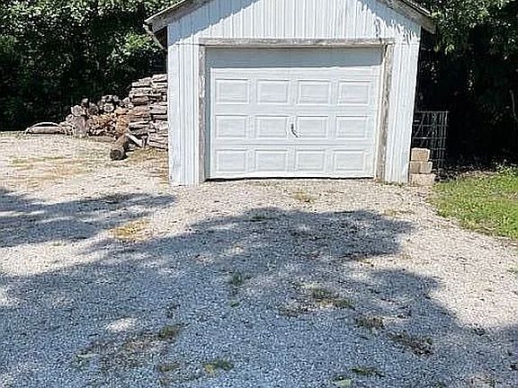 3rd image of 3438 Highline Rd