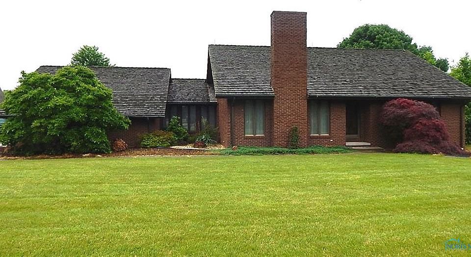 1st image of 798 Fairway Dr