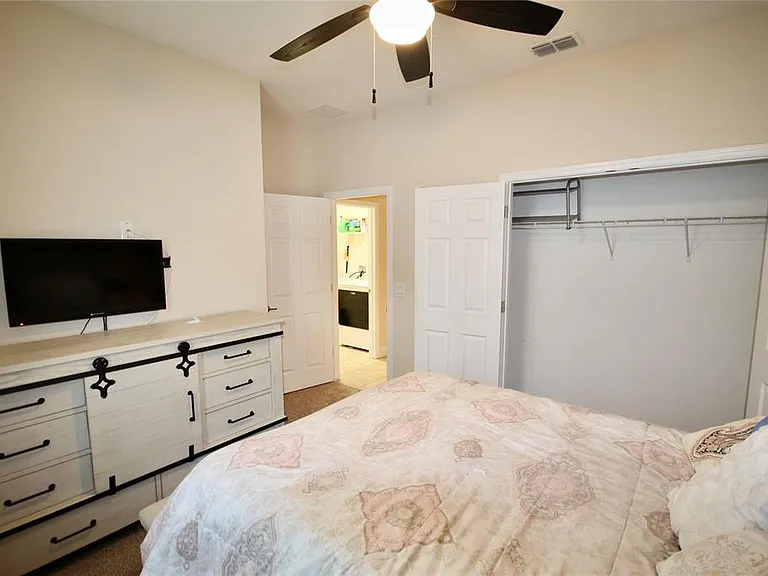 1073 Cavan Dr — Photo 27