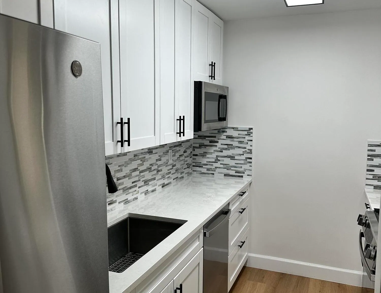 3 bed, 2.0 bath, 1122 sqft, $3,650 — Photo 3