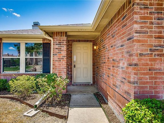 3rd image of 2617 Lake Meadow Dr