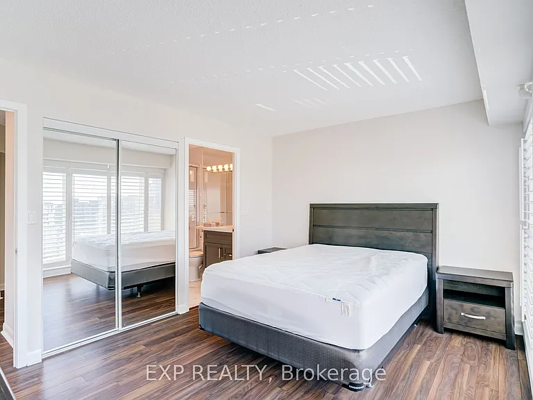 210 Victoria St #Penthouse 09 — Photo 25