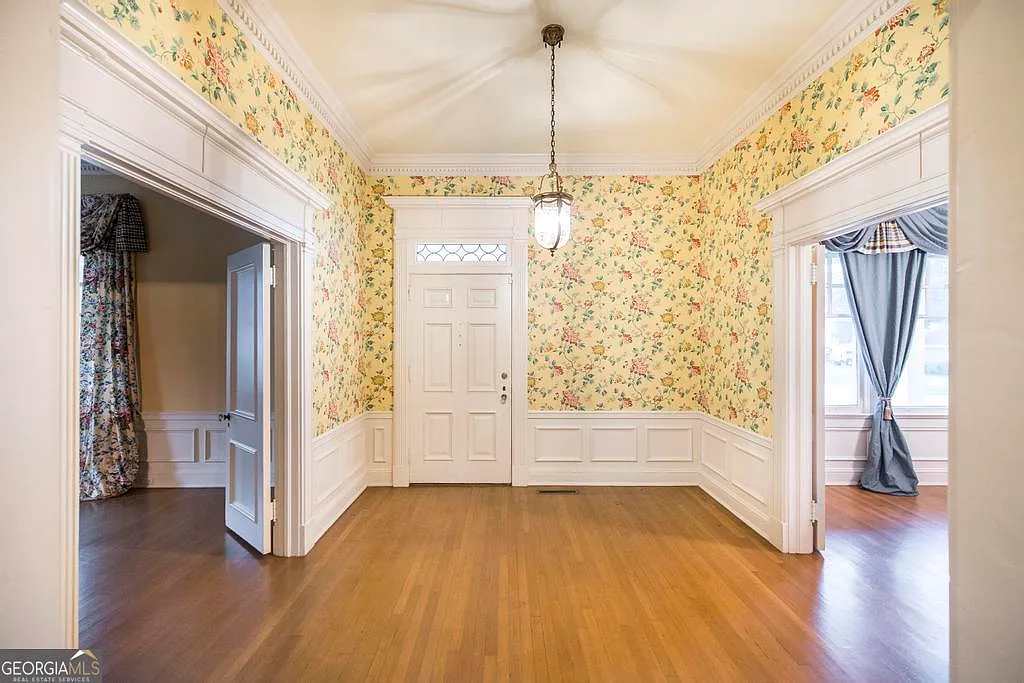 3 bed, 2.5 bath, 4320 sqft, $3,500 — Photo 2