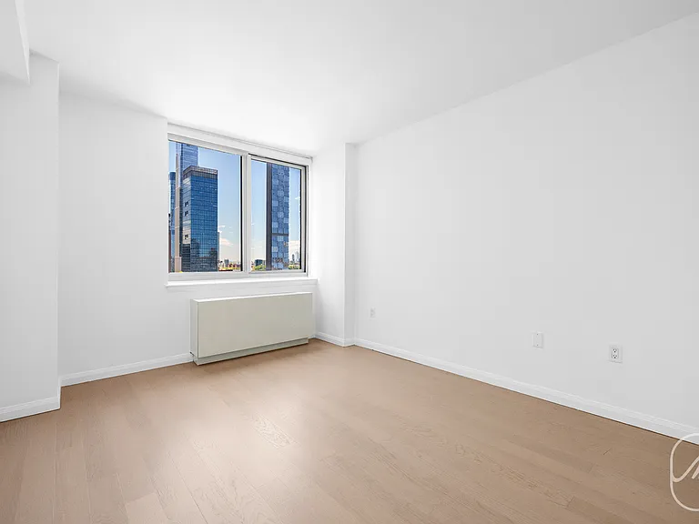 561 10th Ave #44G — Photo 11