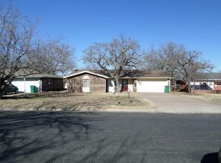 1508 Hulme St, Bowie, TX 76230