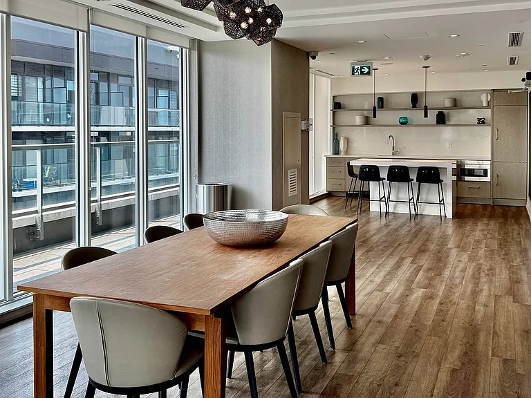 212 King William St #603 — Photo 29