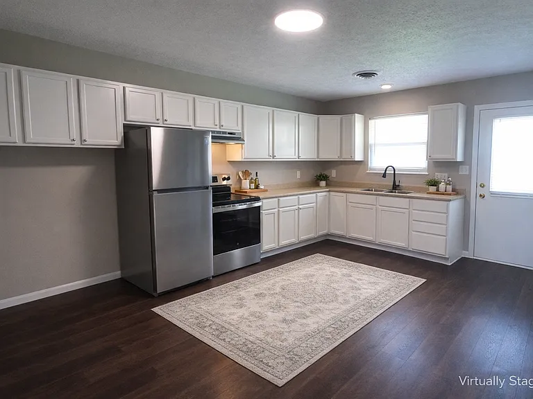 Royal Oaks Apartments — Photo 8