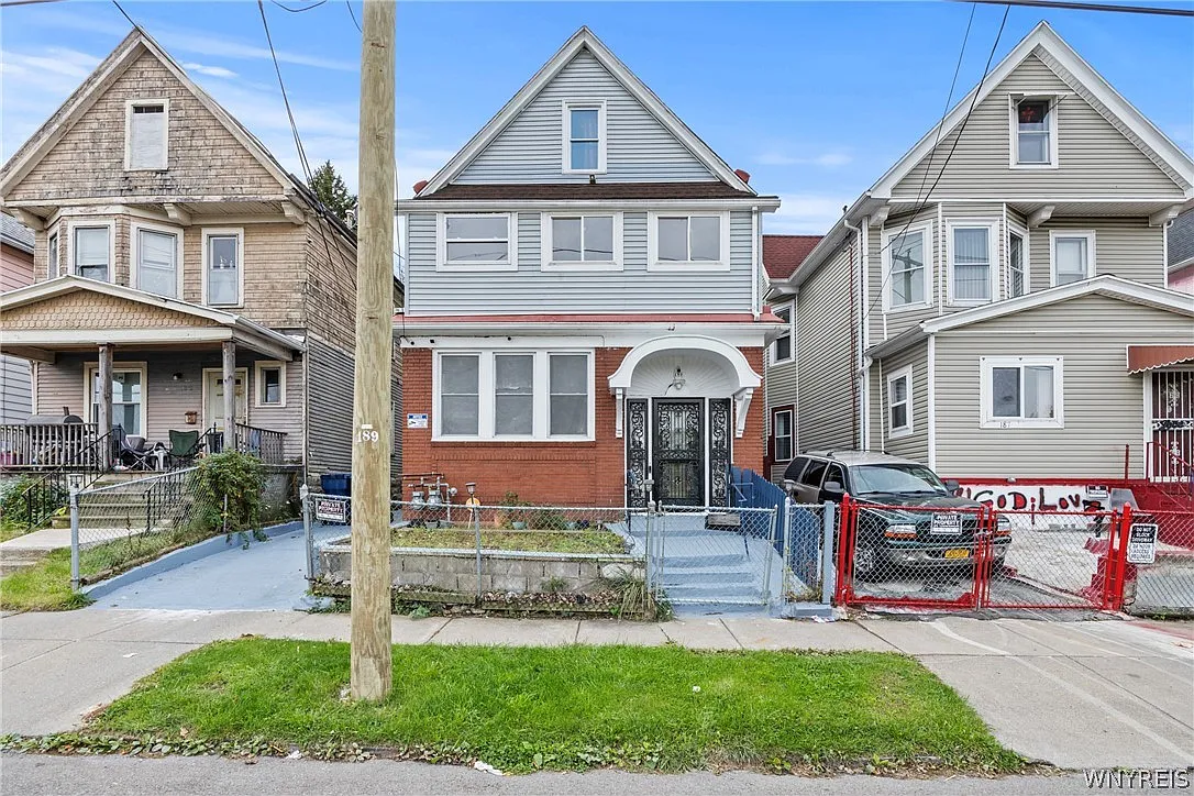 189 Kingsley St photo 1