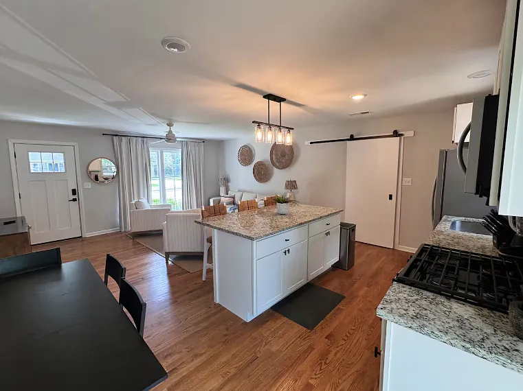 4643 Darlene St — Photo 9