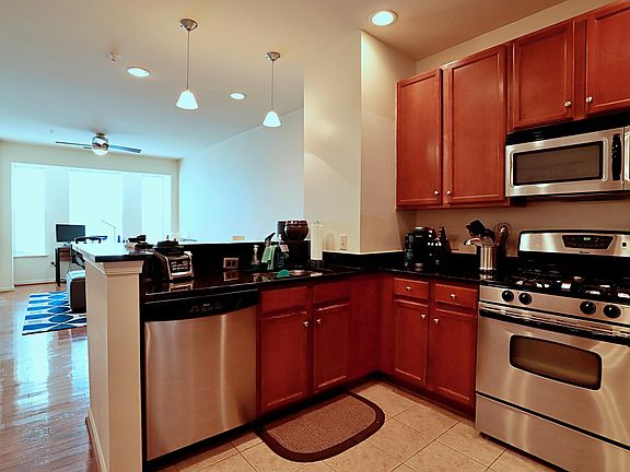 4th image of 2655 Prosperity Ave APT 204