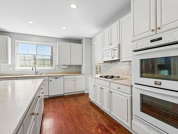 5th image of 152 Ranney Ave