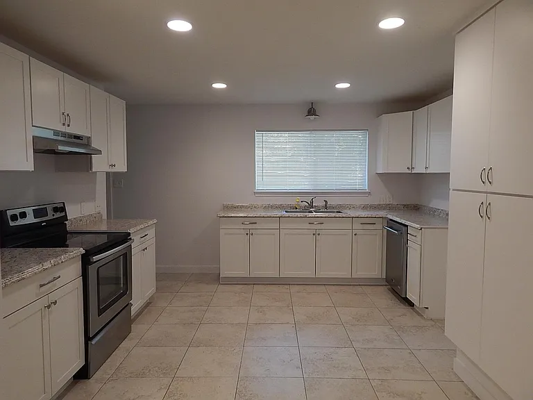 1510 Gordon St — Photo 5
