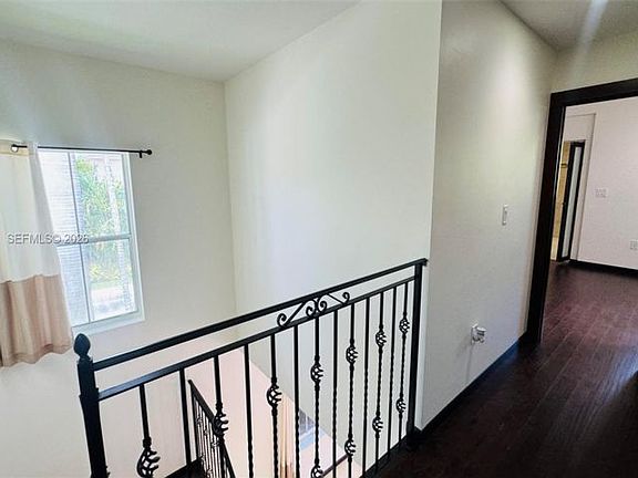 3rd image of 1094 Redwood St