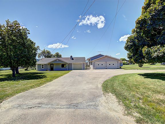 3rd image of 586 Willow Glen Dr