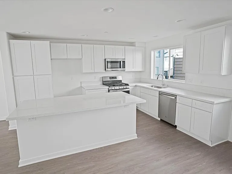13530 W Foothill Blvd — Photo 2