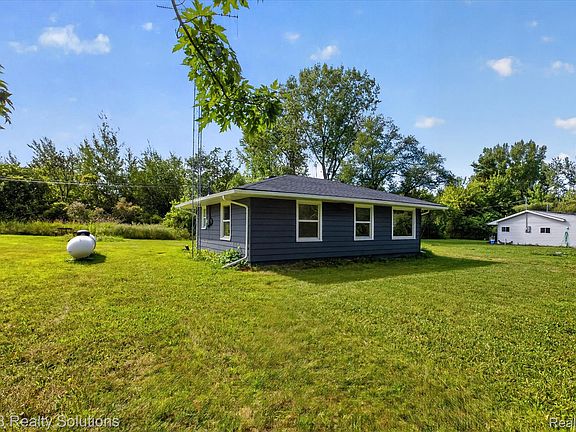 3rd image of 4644 Hillcrest Dr