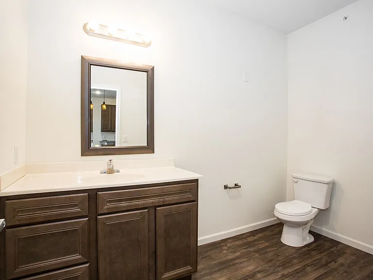 209 W Green St — Photo 4