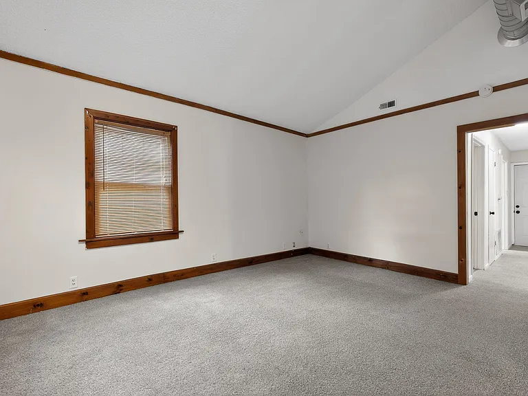 2604 Robinson St — Photo 12